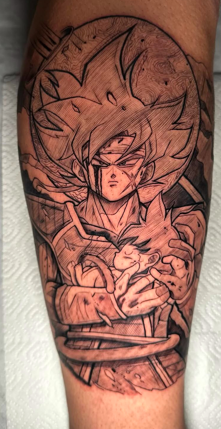 Tatouage manga Dragon Ball Z repr&eacute;sentant Goku en fine line work sur un mollet